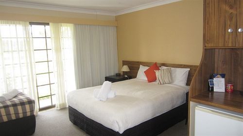 Lakeside 3*