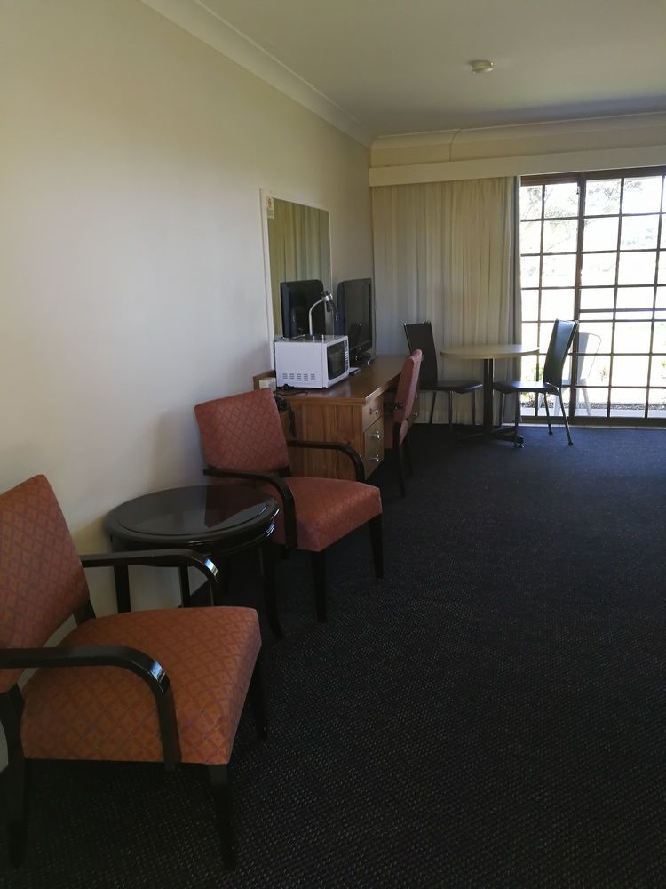 Lakeside Motel 3*