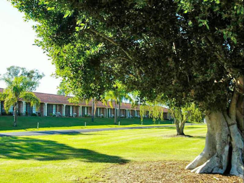 Lakeside 3*