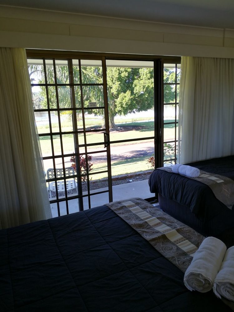 Lakeside 3*