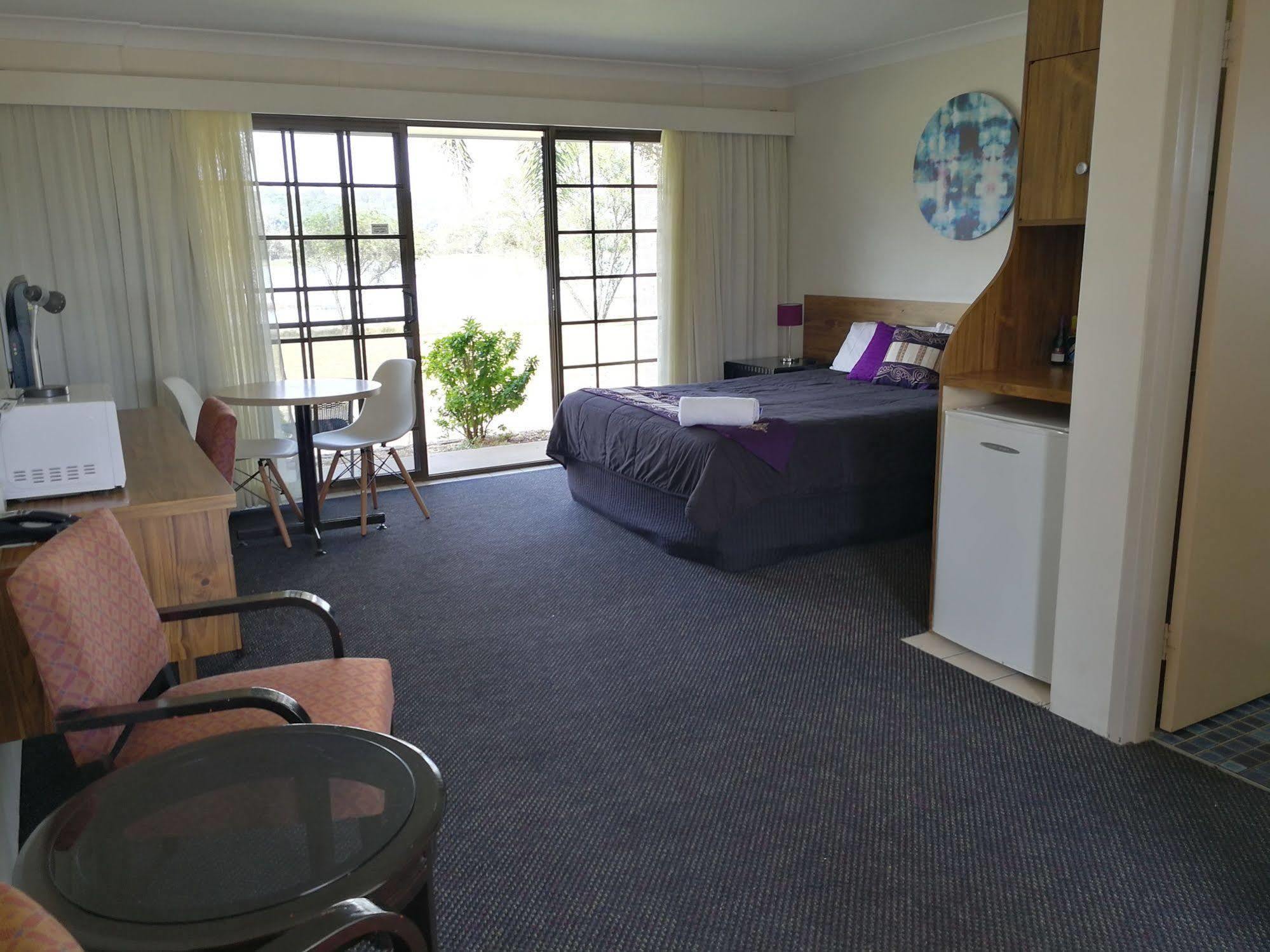 Motel Lakeside 3*