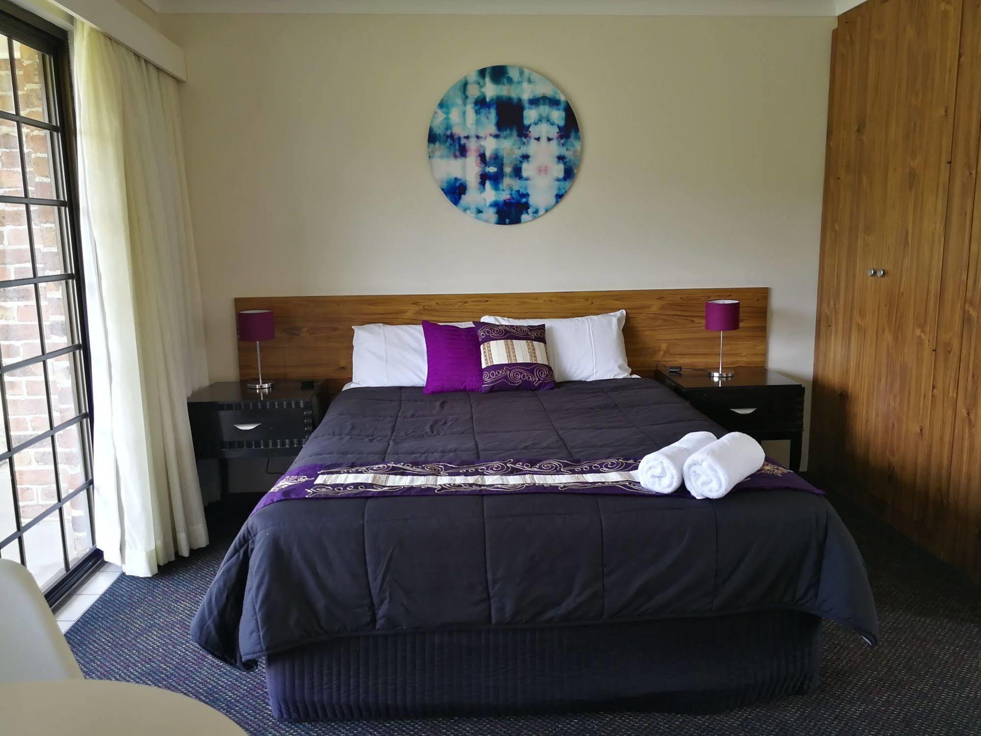 Lakeside 3*